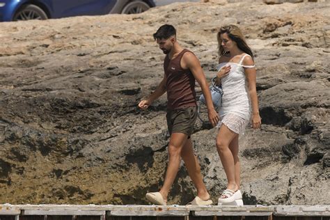 LOLA ÍNDIGO BIKINI ACHRAF HAKIMI .